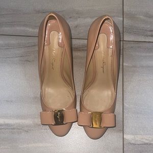 Salvatore Ferragamo Vara platform pumps